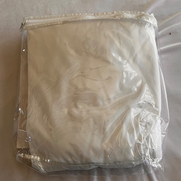 Softhour Full Size Mattress Protector - Picture 5 of 7